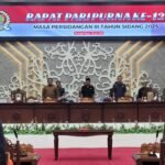 Ketua DPRD Kalteng Arton S Dohong saat memimpin rapat paripurna ke XII masa persidangan III 2025, belum lama ini.