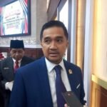 Anggota Komisi IV DPRD Kalimantan Tengah, Asdy Narang, menyoroti masih banyaknya ruas jalan di sejumlah wilayah provinsi yang mengalami kerusakan parah, terutama di daerah yang memiliki peran vital dalam mobilitas masyarakat dan distribusi logistik.