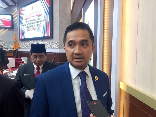 Anggota Komisi IV DPRD Kalimantan Tengah, Asdy Narang, menyoroti masih banyaknya ruas jalan di sejumlah wilayah provinsi yang mengalami kerusakan parah, terutama di daerah yang memiliki peran vital dalam mobilitas masyarakat dan distribusi logistik.