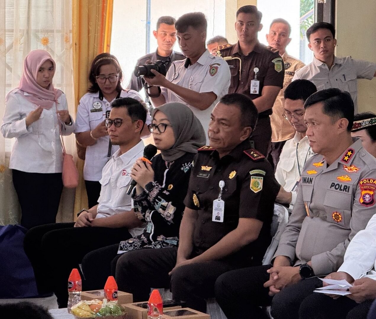 Wakil Ketua I DPRD Kalteng Riska Agustin saat menghadiri anjangsana memperingati HUT RI ke 80, kemarin di Palangka Raya