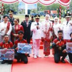 Ketua DPRD Kalteng Arton S Dohong saat mengikuti upacara HUT ke-80 Kemerdekaan RI bersama Gubernur Kalteng Agustiar Sabran di Palangka Raya, belum lama ini.