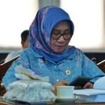 Ketua Komisi II DPRD Kalteng Siti Nafsiah saat memgikuti Rapat Gabungan i ruang Rapat DPRD Kalteng.