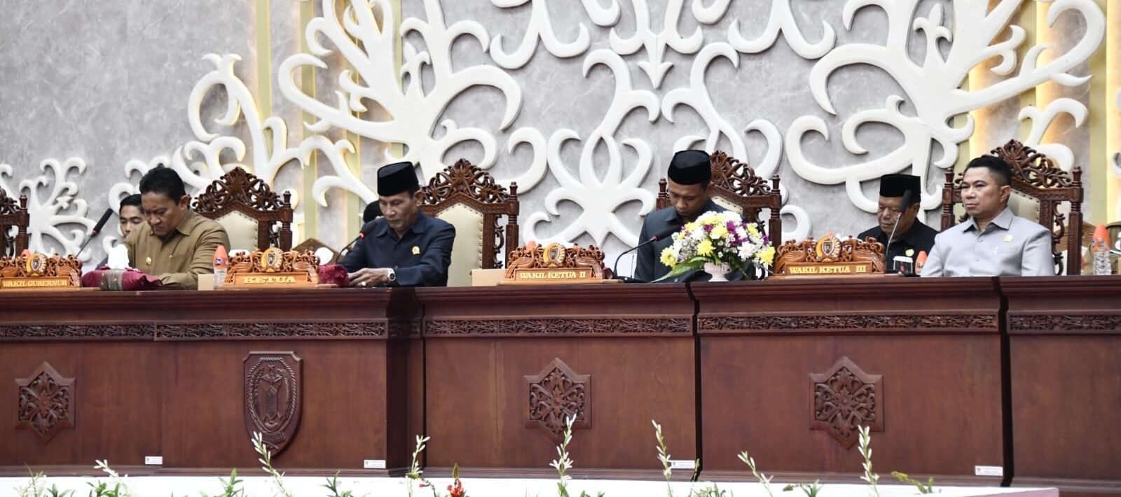 Ketua DPRD Kalteng Arton S Dohong saat memimpin rapat paripurna ke-III masa persidangan I tahun 2025, Senin (13/10)