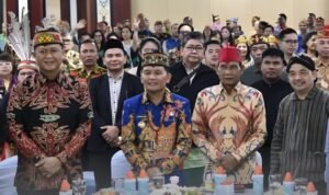 Ketua DPRD Kalteng Arton S. Dohong bersama Gubernur Kalteng Agutiar Sabran saat menghadiri Pewarna Indonesia 2025.