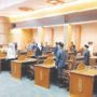 DPRD Barito Utara menggelar rapat paripurna III masa sidang I dengan agenda penyampaian jawaban pemerintah terhadap lima raperda, di gedung DPRD setempat, Rabu (4/3).