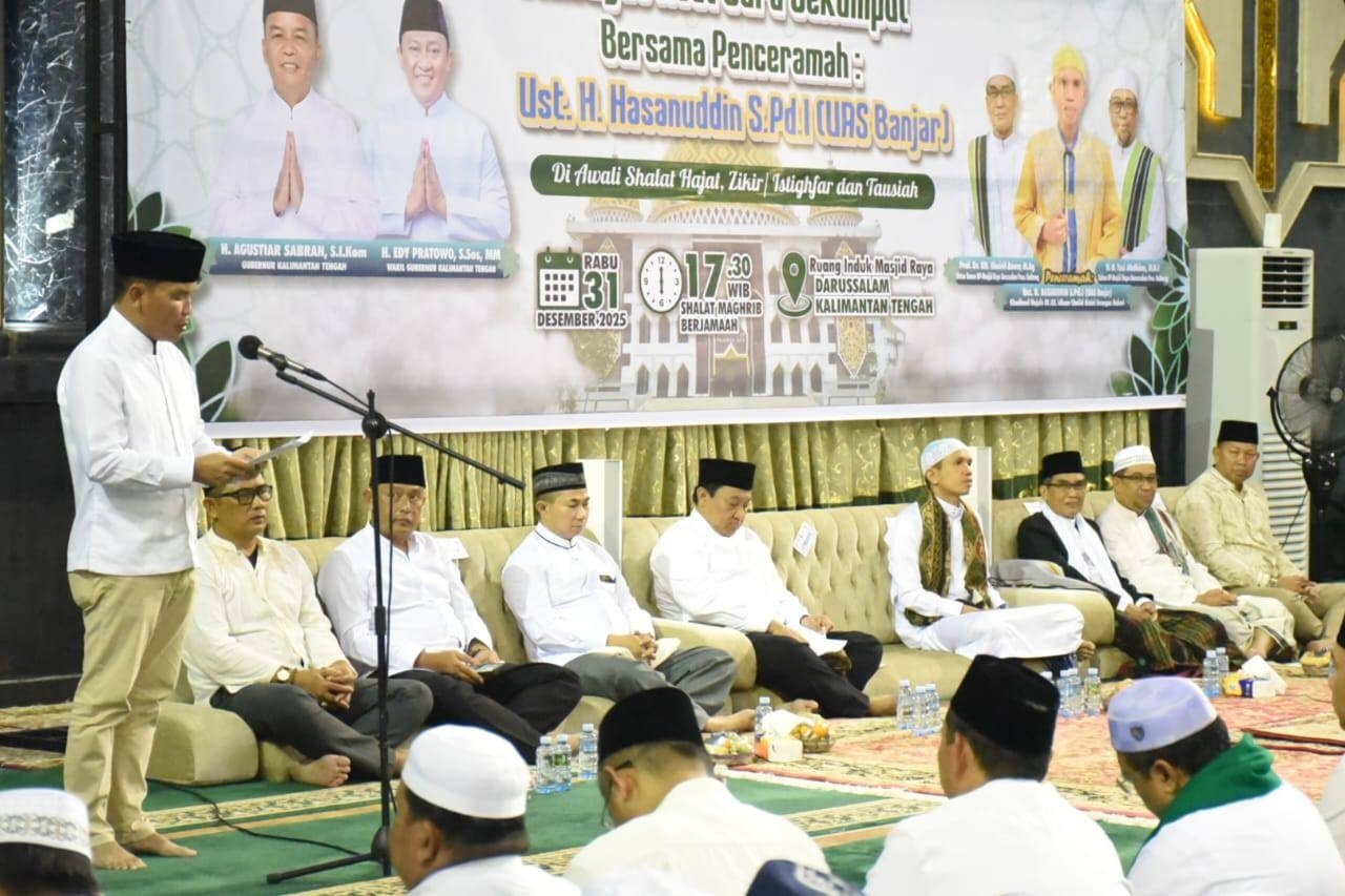 Wakil Ketua DPRD Provinsi Kalimantan Tengah, Junaidi, menghadiri peringatan Isra Mi’raj Nabi Muhammad SAW yang dirangkaikan dengan muhasabah akhir tahun serta Haul Guru Sekumpul di Masjid Raya Darussalam, Palangka Raya, Sabtu (3/1).