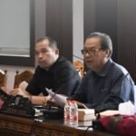 Ketua Komisi III DPRD Kalteng Sugiyarto bersama Wakil Ketua Komisi III Tomy Irawan Diran saat melakukan rapat di ruang komisi, beberapa waktu lalu.