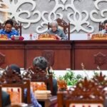 Wakil Ketua I DPRD Kalteng Riska Agustin saat memimpin rapat paripurna, yang di hadiri Wakil Gubernur Kalteng Edy Pratowo, beberapa waktu lalu.