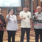 Sekretaris Daerah (Sekda) Provinsi Kalimantan Tengah, Linae Victoria Aden foto bersama Dirut Bank Kalteng Maslipansyah beserta jajarannya saat acara Workshop Kemitraan bertema Menyelaraskan CSR Bank Kalteng untuk Optimalisasi Program Daerah Tahun 2026 yang digelar di Aula Eka Hapakat Kantor Gubernur Kalteng, Rabu (22/7/2026).