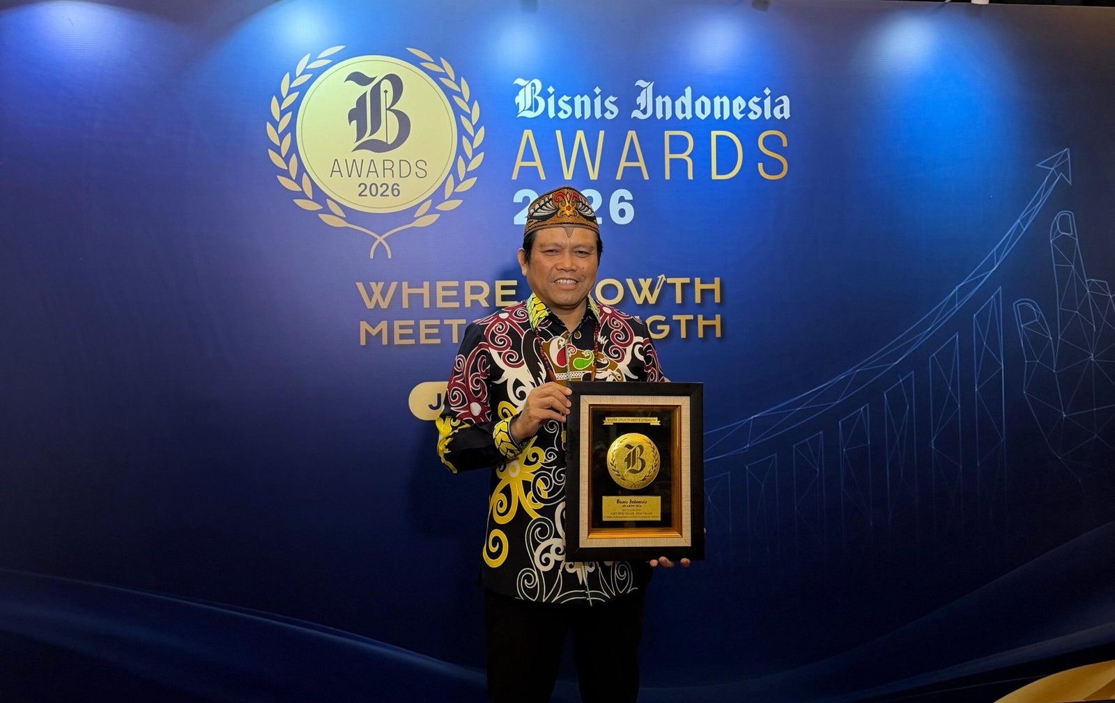 Direktur Utama Bank Kalteng, Maslipansyah, saat menerima penghargaan Bisnis Indonesia Awards (BIA) 2026 sebagai Bank Pembangunan Daerah (BPD) Terbaik Kategori Aset Rp20 Triliun–Rp40 Triliun, Kamis (2/7) di Jakarta.