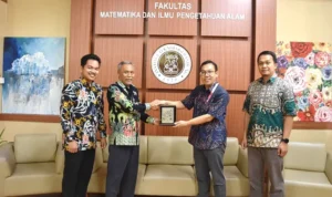 Foto bersama usai penandatangan kerjasama antara FMIPA UPR dengan FMIPA ITB, Selasa (21/7/2026).