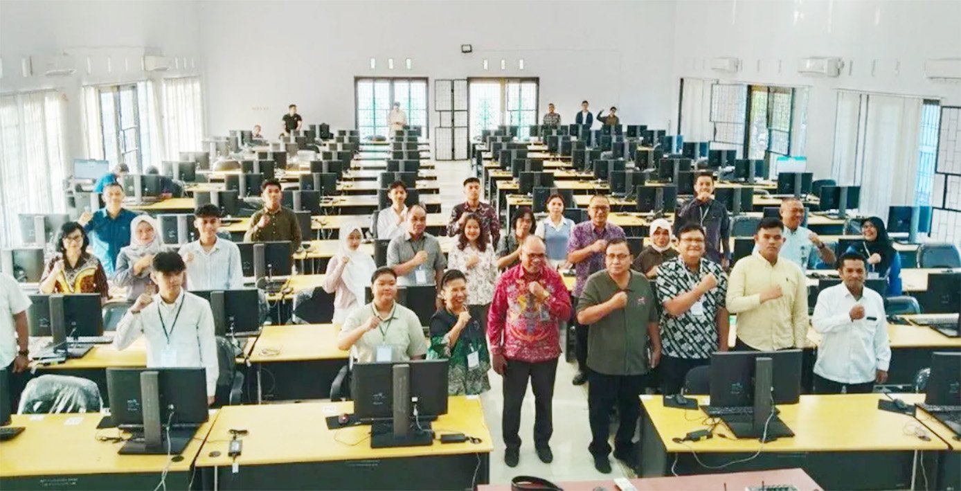 Foto bersama panitia Seleksi Mandiri Lokal Tahun 2026, Jumat (24/72026).