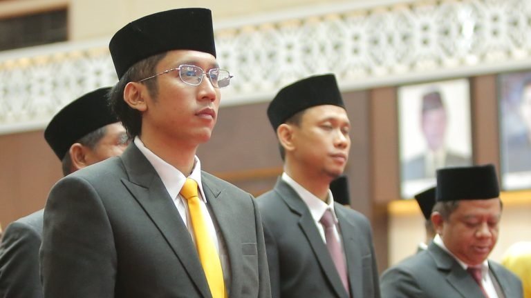 Anggota DPRD Kalimantan Tengah, Okki Maulana dan sejumlah anggota dewan lainya saat mengikuti rapat paripurna DPRD Kalimantan Tengah.