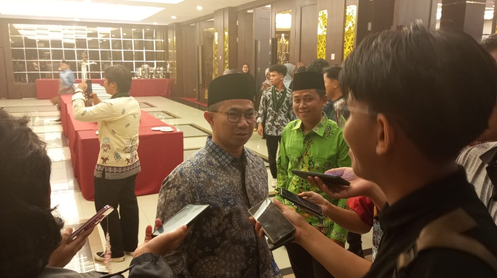 HMI Wakil Ketua III DPRD Kalimantan Tengah, Junaidi, saat menghadiri Milad HMI Ke-79 dan Silahturahmi HMI dan KAHMI Kalteng di Ballrom Batang Garing. Sabtu (14/2) malam.