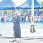 Ketua Rombongan Haji Barito Utara Parmana Setiawan melaporkan kondisi jemaah haji setibanya di tanah air di halaman Kantor Bupati Barito Utara, Minggu (14/6).