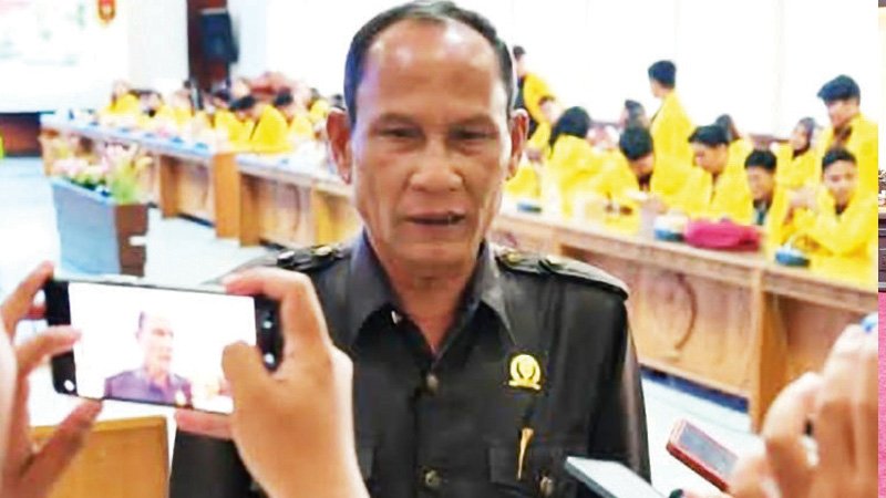 Ketua DPRD Kalimantan Tengah Arton S Dohong, di wawancara media terkait pentingnya kesiapan mahasiswa menghadapi dunia kerja di gedung dewan, Kamis (26/3).