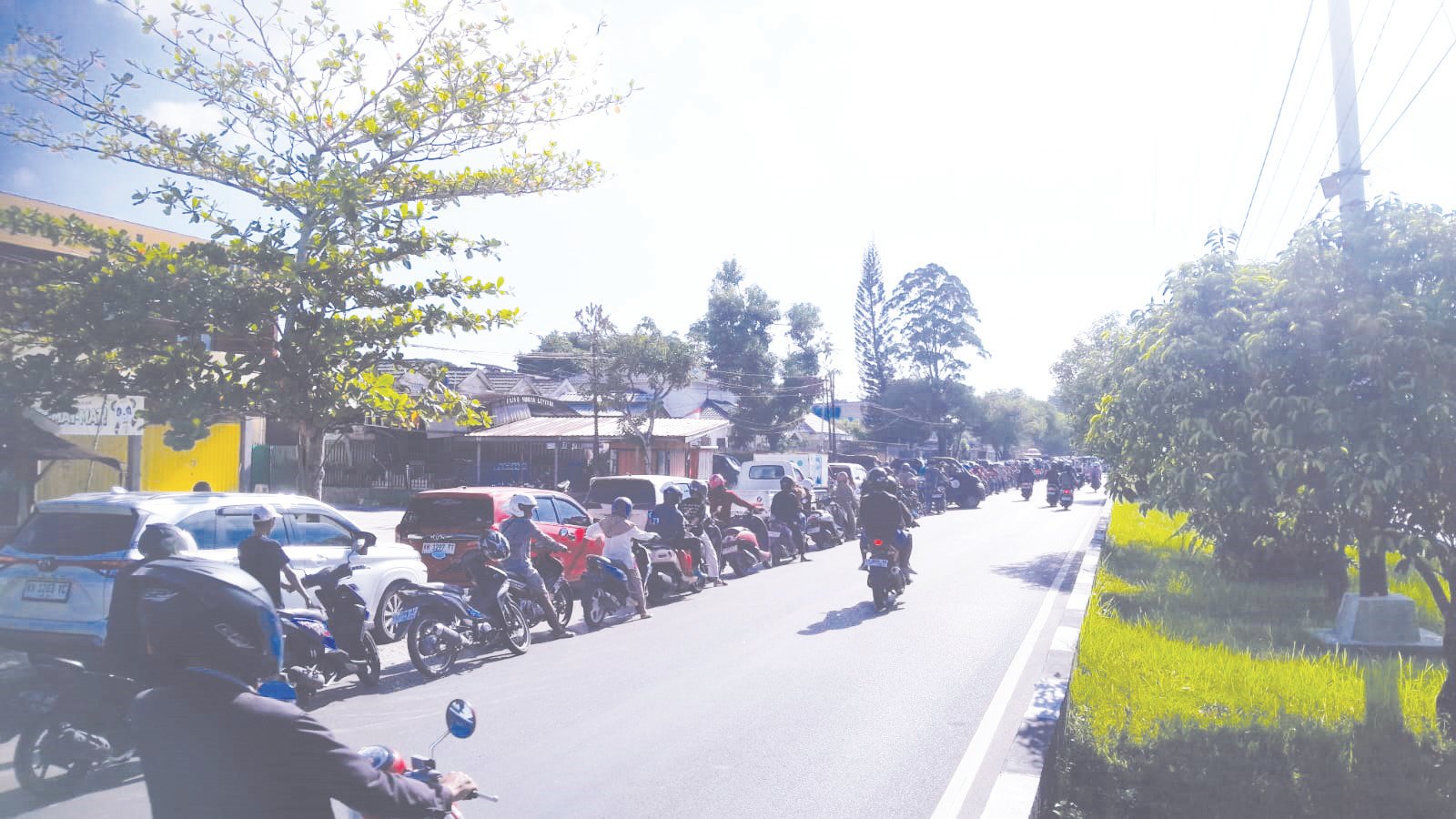 Antrean panjang kendaraan dalam beberapa pekan terakhir menjadi pemandangan di hampir setiap Stasiun Pengisian Bahan Bakar Umum (SPBU), di Kota Palangka Raya.