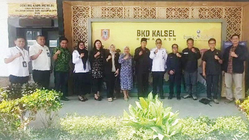 Jajaran Komisi I DPRD Kalteng saat melaksanakan kunjungan kerja (kunker) ke BKD Kalimantan Selatan, kemarin.