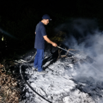 Rektor Universitas Palangka Raya Prof. Dr. Ir. Salampak, M.S., IPU, ikut memadamkan kebakaran hutan dan lahan di Palangka Raya hingga malam hari.