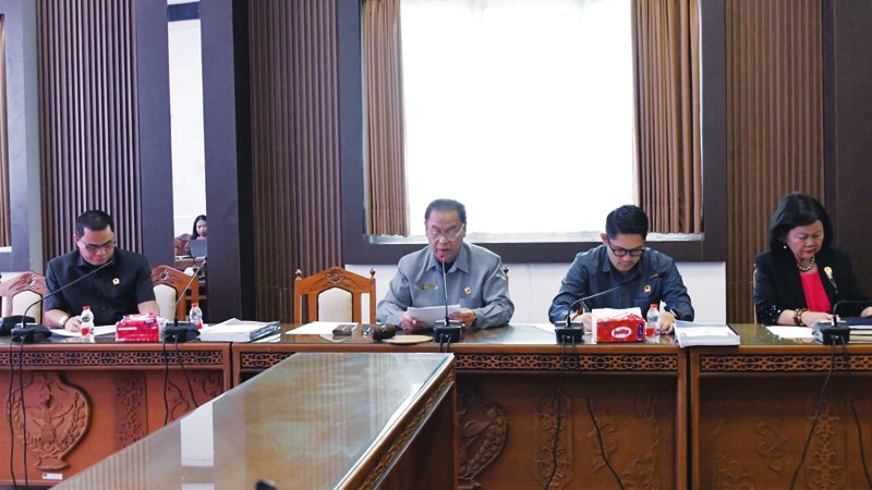 Komisi DPRD Kalimantan Tengah saat rapat dengar pendapat dengan tim pemerintah provinsi setempat.