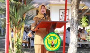 Plt. Asisten Pemerintahan dan Kesejahteraan Rakyat Provinsi Kalimantan Tengah, Lisda Arriyana menyampaikan sambutan pada rangkaian Pengenalan Kehidupan Kampus bagi Mahasiswa Baru (PKKMB) Tahun 2026.