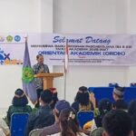 Rektor Universitas Palangka Raya Prof. Dr. Ir. Salampak, M.S., IPU. Saat memberikan sambutan padaorientasi akademik (Ordik) Mahasiswa Pascasarja, Sabtu (15/8/2026).