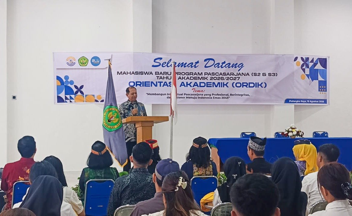 Rektor Universitas Palangka Raya Prof. Dr. Ir. Salampak, M.S., IPU. Saat memberikan sambutan padaorientasi akademik (Ordik) Mahasiswa Pascasarja, Sabtu (15/8/2026).