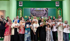 PCNA Pimpinan Cabang Nasyiatul Aisyiyah (PCNA) Pahandut bekerja sama dengan tim dosen pengabdian Universitas Palangka Raya (UPR) menyelenggarakan kegiatan pengabdian masyarakat yang berfokus pada wirausaha muda khususnya berbasis komunitas dalam pembuatan mie sehat kaya serat, berbasis bahan lokal sebagai upaya peningkatan kesehatan keluarga, Kegiatan ini dilaksanakan di Aula gedung dakwah Muhammadiyah Kalimantan Tengah, pada Rabu (18/8/2026)