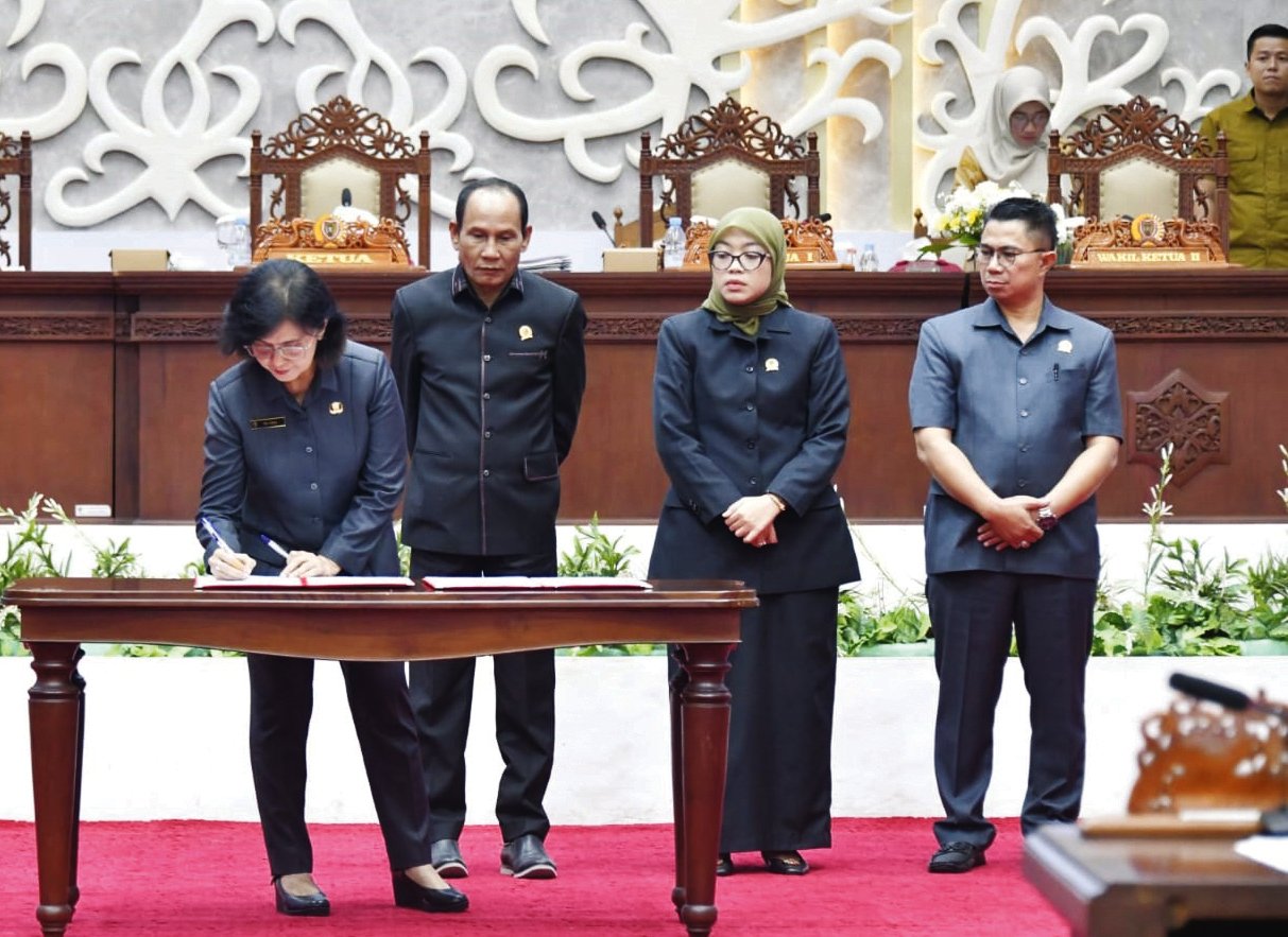 DPRD Kalimantan Tengah tutup Masa Sidang II dan buka Sidang III, bahas rekomendasi LKPJ Gubernur serta lima Raperda strategis.