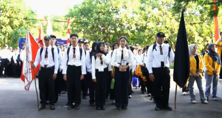 Seremonial penyambutan Mahasiswa baru Universitas Palangka Raya, Senin (10/8).