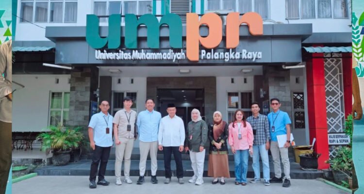 Manajemen Bank Kalteng foto bersama jajaran Universitas Muhammdiyah Palangka Raya (UMPR) saat menjajaki rencana pembiayaan Mahasiswa ASN yang kuliah di kampus tersebut, Jumat (28/8/2026).