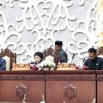 Unsur pimpina DPRD Kalimantan Tengah saat rapat paripurna di gedung dewan setempat.