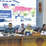 Komisi II DPRD Kalimantan Tengah Siti Nafsiah, saat rapat bersama dengan tim Pemerintah Provinsi Kalteng, Kamis (26/2).