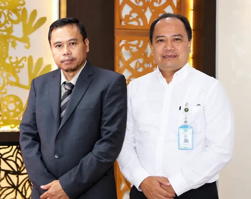 Dua akademisi UPR, Dr. Darmae Nasir, M.A. dan Ir. Hendrik Segah, S.Hut., M.Si., Ph.D., IPU