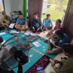 Tim Program Pascasarjana UPR bersama LPHD Gohong dan masyarakat melakukan pemetaan spasial partisipatif di Hutan Desa Gohong, Kabupaten Pulang Pisau.