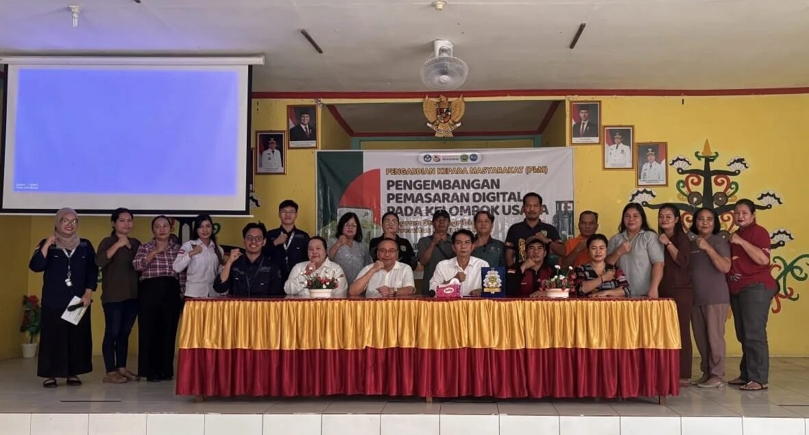 Tim PKM Program Studi Agribisnis FPKP UPR, menggelar pelatihan pengembangan pemasaran digital bagi kelompok usaha di Desa Tuwung.