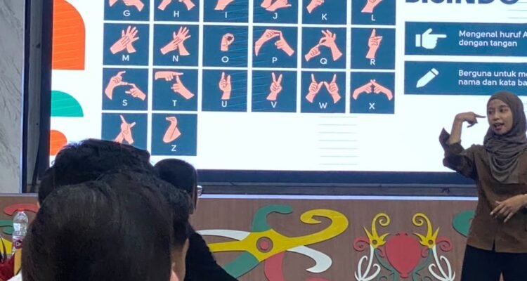 Suasana pelatihan petugas layanan untuk meningkatkan akses perbankan bagi penyandang disabilitas dilakukan melalui pelatihan khusus yang mencakup komunikasi inklusif, Bahasa Isyarat Indonesia (Bisindo), hingga aksesibilitas layanan fisik dan digital, digelar pada 9–10 Oktober 2026 di Palangka Raya.